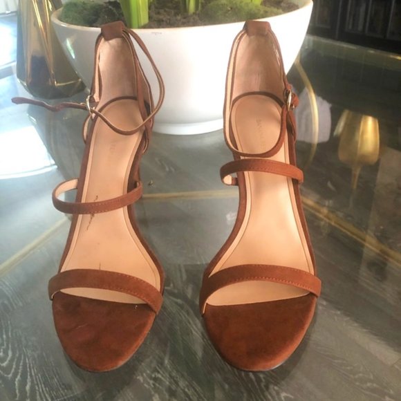 Banana Republic Shoes - Banana Republic brown suede shoes SIZE 9